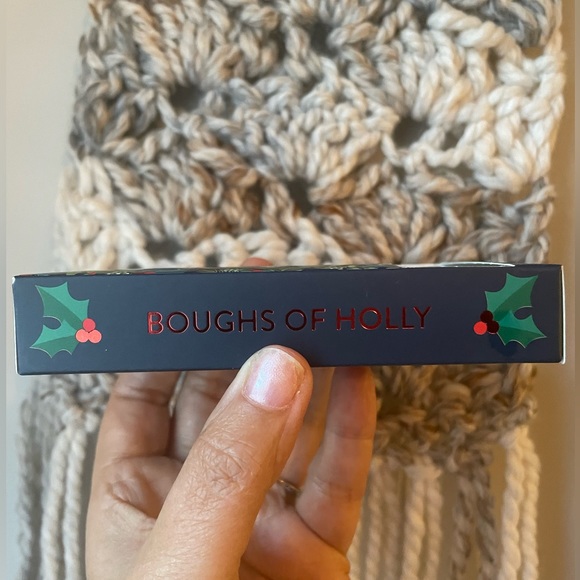 Red Aspen Nail Dashes in Boughs of Holly NEW Dark Green Glitter Press On Nails - Picture 3 of 4